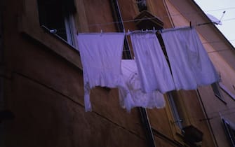 ITALY - CIRCA 1900:  Drying clothes in a Narrow street, Trastevere area, Rome, Italy.  (Photo by Patrick GUEDJ/Gamma-Rapho via Getty Images)