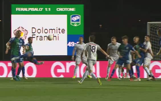 https://static.sky.it/editorialimages/cf7210fe7742a694d44525a2be2e0ebfb7338989/skysport/it/calcio/serie-c/video/2025/05/14/di-molfetta-gol-rovesciata-feralpisalo-crotone-playoff/di_molfetta_rovesciata_screen.jpg?im=Resize,width=565