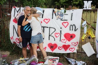 Un momento della fiaccolata in memoria di Michelle Causo, la ragazza di 17 anni uccisa a Primavalle, Roma, 03 luglio 2023.
ANSA/MASSIMO PERCOSSI