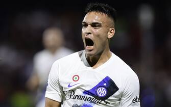 Foto Alessandro Garofalo/LaPresse 30 settembre 2023 Salerno, Italia sport calcio Salernitana vs Inter 
 - Campionato di calcio Serie A Tim 2023/2024 - Stadio Arechi. Nella foto: Lautaro Martinez (FC Inter);esulta dopo il gol 

  
September 30  2023 Salernitana vs Inter - Italian Football Championship League league  A  2023/2024 - Arechi stadium. In the pic: Lautaro Martinez (FC Inter);celebrates after scoring 