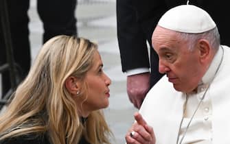 Pope Francis receives a football jersey from Cathryn White Cooper and the daughters, widow of Gianluca Vialli, football player who recently died, during his weekly general audience in Paolo VI hall, Vatican, 8 February 2023.
ANSA/MAURIZIO BRAMBATTI