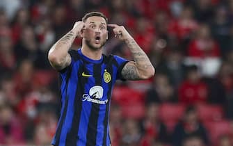 epa11002403 Inter Milan's Marko Arnautovic gestures during the UEFA Champions League group stage soccer match between SL Benfica and Inter Milan in Lisbon, Portugal, 29 November 2023.  EPA/TIAGO PETINGA