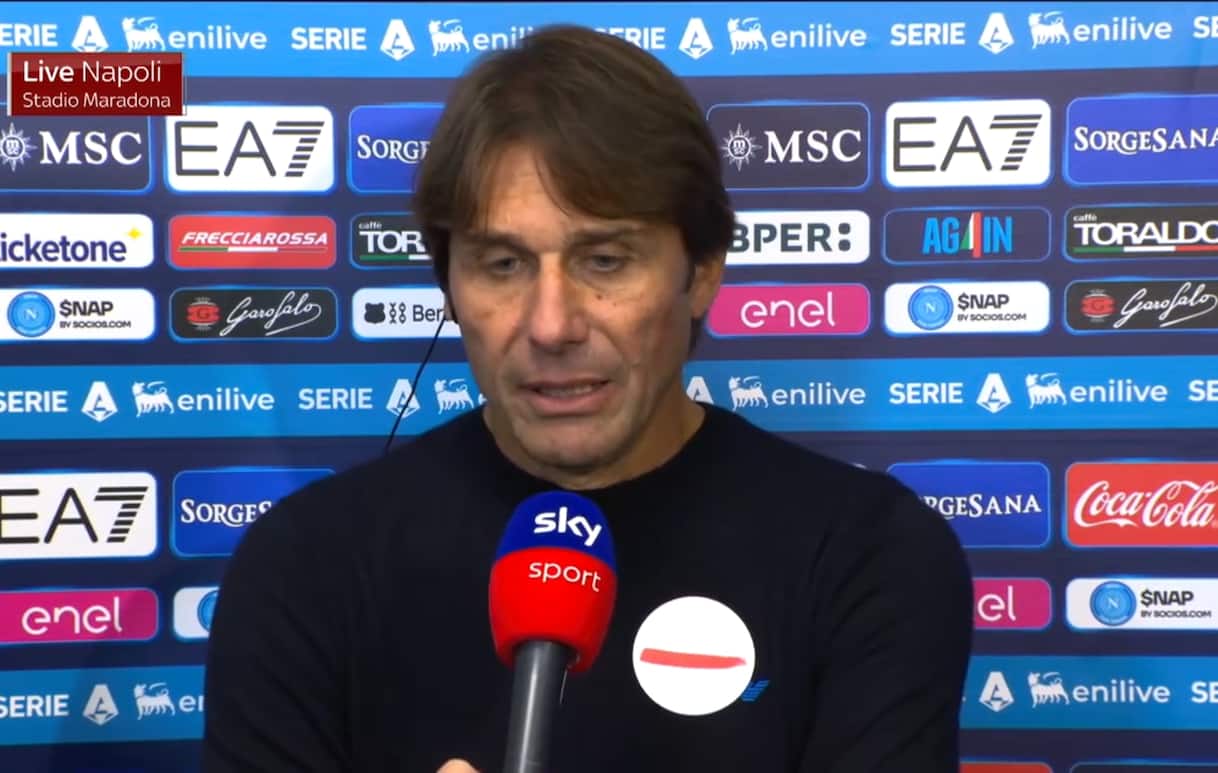 https://static.sky.it/editorialimages/cfe2506cbd7c7c015d7213b2dfa117f271696417/skysport/it/calcio/serie-a/2025/11/22/napoli-atalanta-conte-intervista-video/conte_screen_6.jpg?im=Resize,width=1218