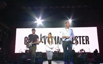 Ariana Grande e i Coldplay al concerto One Love Manchester