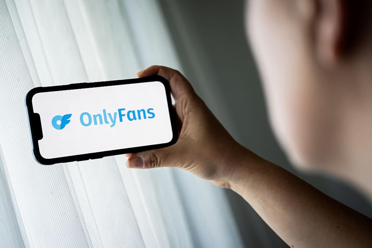 Condividere video di Onlyfans con altri è revenge porn: la sentenza della Cassazione