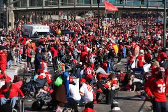 KANSAS CITY, MISSOURI - FEBRUARY 14: People take cover during a shooting at Union Station during the Kansas City Chiefs Super Bowl LVIII victory parade on February 14, 2024 in Kansas City, Missouri. Several people were shot and two people were detained after a rally celebrating the Chiefs Super Bowl victory.   Jamie Squire/Getty Images/AFP (Photo by JAMIE SQUIRE / GETTY IMAGES NORTH AMERICA / Getty Images via AFP)