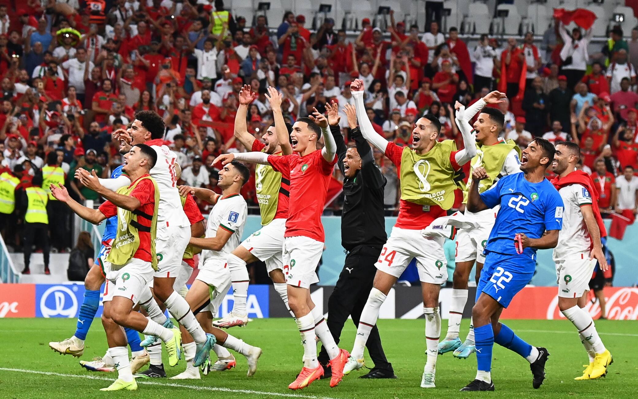 I giocatori del Marocco esultano al termine della partita vinta con il Belgio I giocatori del Marocco esultano al termine della partita vinta con il Belgio