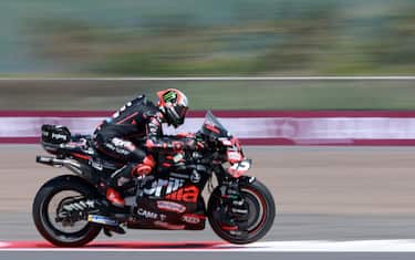 epa12429128 MotoGP Aprilia Racing rider Marco Bezzecchi of Italy in action  during qualifying sessions at the Motorcycling Grand Prix of Indonesia at Mandalika Circuit in Mandalika, Indonesia, 04 October 2025.  EPA/ADI WEDA