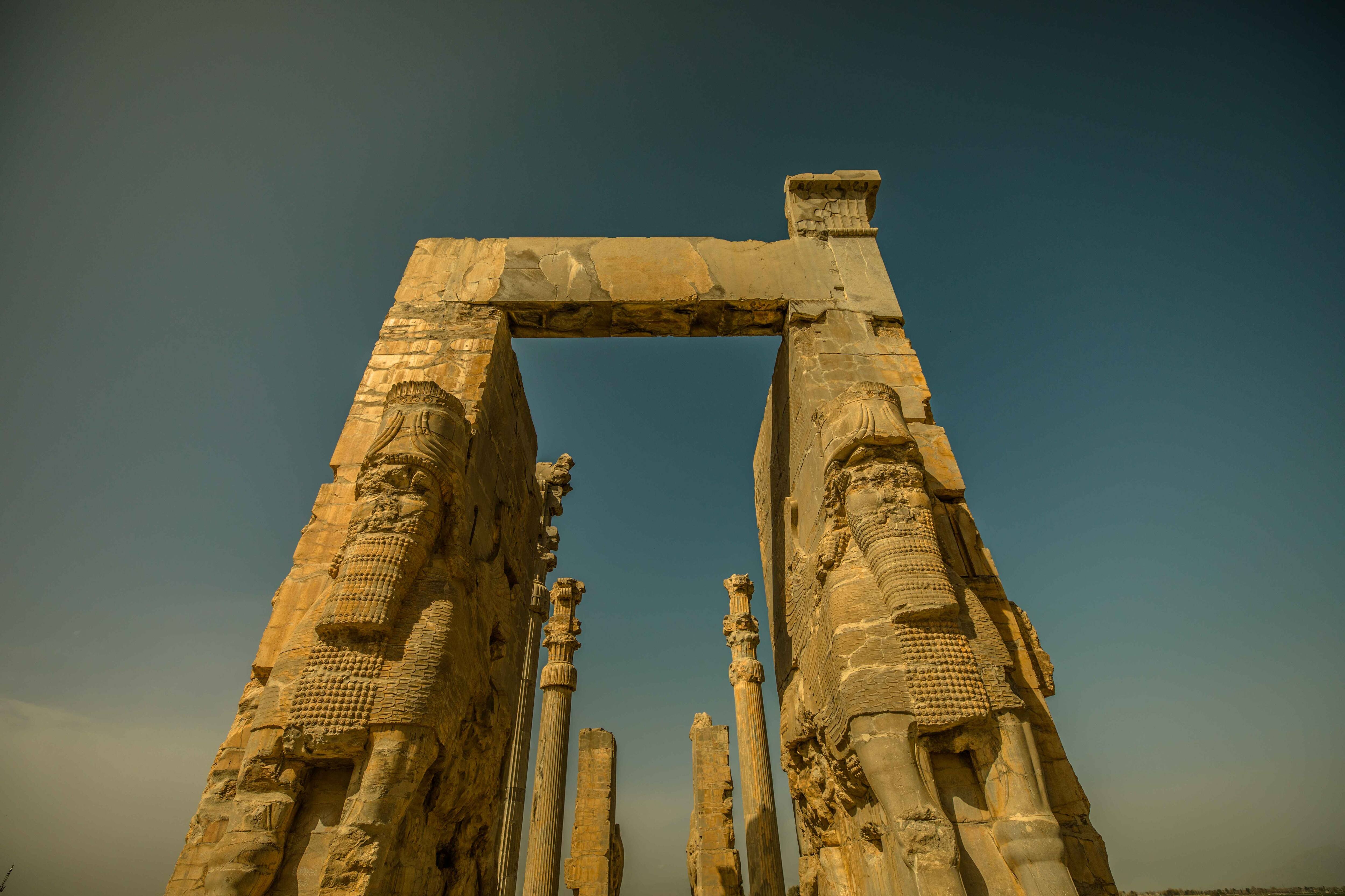 The_Persians_Ep1_04_11zon.jpg