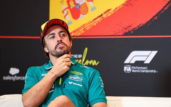 https://static.sky.it/editorialimages/d07ac0b27bf12f808fa3018063604635dba83c71/skysport/it/motori/formula-1/video/2025/05/29/f1-gp-spagna-alonso-aston-martin-conferenza-video/f1_ipa_alonso_2025.jpg?im=Resize,width=565