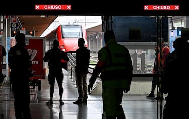 Disagi a causa dello sciopero del personale del gruppo FS Italiane alla stazione Porta Nuova ì a Torino 6 Maggio 2025 ANSA/ALESSANDRO DI MARCO