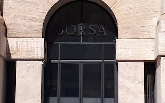 Il Palazzo Mezzanotte sede della Borsa Italiana a Milano in un'immagine d'archivio, 26 settembre 2018.
ANSA/ Massimo Lapenda