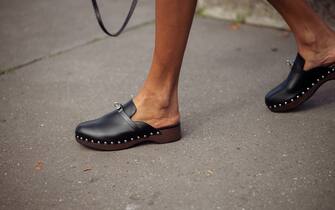 PARIS, FRANCE - OCTOBER 01: A guest wearing black Hermes shoes outside the Hermes show during Paris Fashion Week - Womenswear Spring/Summer 2023 on October 01, 2022 in Paris, France. (Photo by Raimonda Kulikauskiene/Getty Images)
