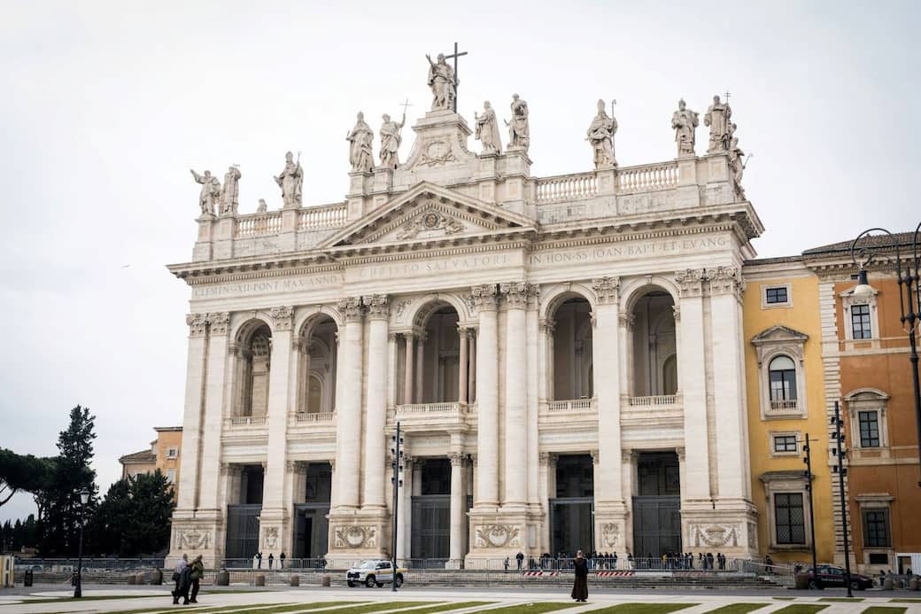 Basilica di San Giovanni in Laterano, Piazza San Giovanni in Laterano, Roma. Foto di Nick Castelli su Unsplash