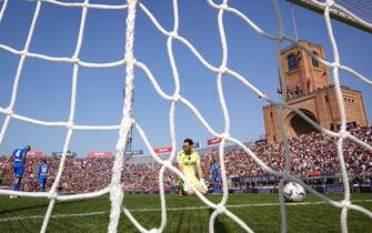 Foto Massimo Paolone/LaPresse 1 Ottobre 2023 - Bologna, Italia - sport, calcio - Bologna vs Empoli - Campionato italiano di calcio Serie A TIM 2023/2024 - Stadio Renato Dall&#x2019;Ara. Nella foto: Etrit Berisha (Empoli FC) dopo il gol di Riccardo Orsolini (Bologna FC) 3-0

October 1, 2023 Bologna, Italy - sport, calcio - Bologna vs Empoli - Italian Serie A Football Championship 2023/2024 - Renato Dall&#x2019;Ara Stadium. In the pic: Etrit Berisha (Empoli FC) after the goal of Riccardo Orsolini (Bologna FC) 3-0