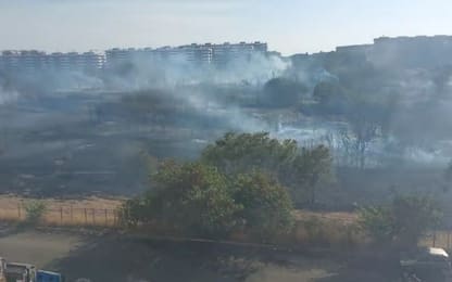 Roma, rogo di sterpaglie a Torre Spaccata: gravi quattro soccorritori