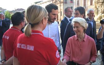 La presidente della Commissione UE, Ursula von der Leyen, durante la sua visita a Cesena, città colpita dall'alluvione, 25 maggio 2023.
/////
European Commission, Ursula von der Leyen, during her visit to Cesena, a city hit by the flood, Italy, 25 May 2023.  
TWITTER URSULA VON DER LEYEN
+++ ATTENZIONE LA FOTO NON PUO' ESSERE PUBBLICATA O RIPRODOTTA SENZA L'AUTORIZZAZIONE DELLA FONTE DI ORIGINE CUI SI RINVIA+++ NPK +++