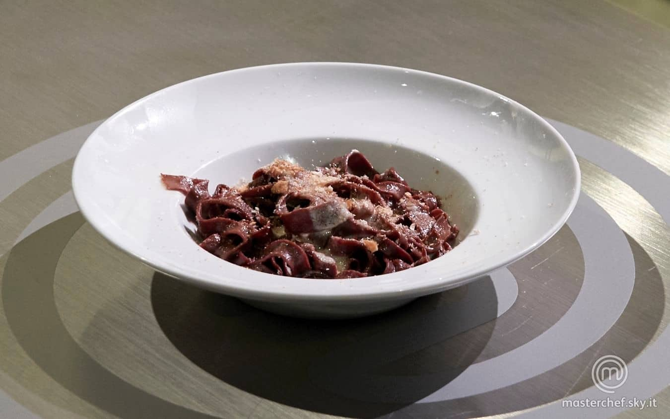 Tagliatelle al cacao e pane tostato