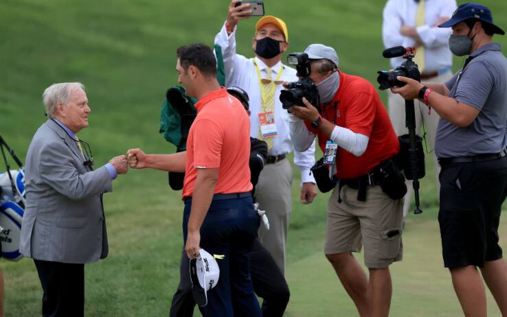 Saluto Nicklaus pugno