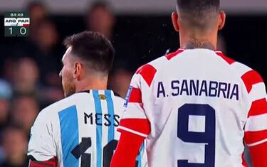 messi_sanabria_sputo