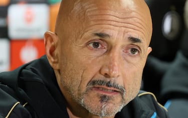 epa09561783 Napoli's head coach Luciano Spalletti speaks during a press conference in Warsaw, Poland, 03 November 2021. SSC Napoli will face Legia Warsaw in their UEFA Europa League soccer match on 04 November 2021.  EPA/Leszek Szymanski POLAND OUT