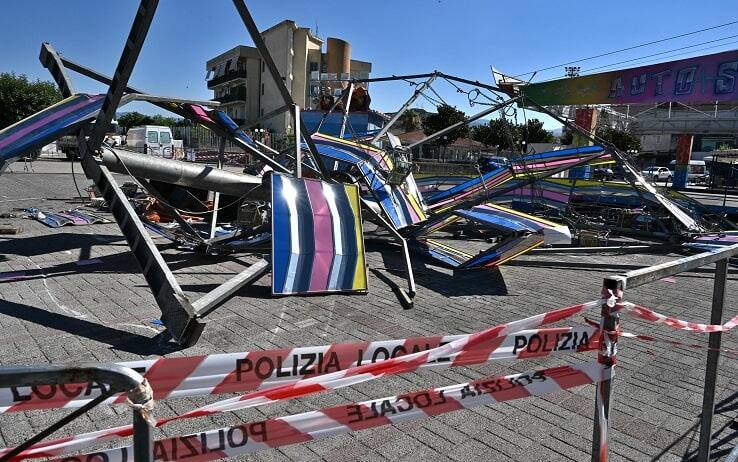 La giostra di Palma Campania dopo l'incidente