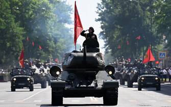 epa12082723 Kyrgyz military personnel take part in Victory Day celebrations at Ala-Too Square in Bishkek, Kyrgyzstan, 08 May 2025. On 09 May, Kyrgyzstan marks the 80th anniversary of the victory of the Soviet Union and its allies over Nazi Germany in World War II.  EPA/IGOR KOVALENKO