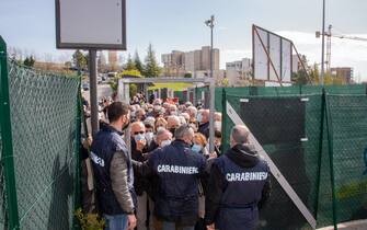 Vaccini, a Potenza centinaia di persone in coda per inoculazione "libera" a fascia di età 60-79 anni, intervengono i carabinieri