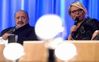 Maurizio Costanzo e Maria De Filippi durante la registrazione della prima puntata del nuovo Maurizio Costanzo Show, da domenica su Retequattro, Roma, 10 aprile 2015. ANSA/ CLAUDIO PERI