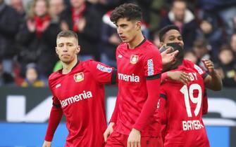 epa08276523 Leverkusen's Kai Havertz (C) celebrates with teammates after scoring the opening goal during the German Bundesliga soccer match between Bayer 04 Leverkusen and Eintracht Frankfurt in Leverkusen, Germany, 07 March 2020.  EPA/ARMANDO BABANI CONDITIONS - ATTENTION: The DFL regulations prohibit any use of photographs as image sequences and/or quasi-video.