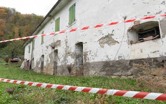 Tredozio (Fc) Casa di Aldo Frassineti, 66 anni, resa inagibile dal terremoto del 18 settembre. ora vive in una roulotte parcheggiata nel suo terreno. (Tredozio (Fc) - 2023-11-21, Alessandro Mazza) p.s. la foto e' utilizzabile nel rispetto del contesto in cui e' stata scattata, e senza intento diffamatorio del decoro delle persone rappresentate