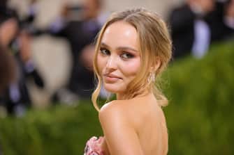 NEW YORK, NEW YORK - SEPTEMBER 13: Lily-Rose Depp attends The 2021 Met Gala Celebrating In America: A Lexicon Of Fashion at Metropolitan Museum of Art on September 13, 2021 in New York City. (Photo by Theo Wargo/Getty Images)