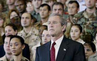 LXF03 - 20030326 - MCDILL AIR FORCE BASE, UNITED STATES : US President George W. Bush (R) prepares to address troops in a speech at the US Central Command(CENTCOM) Headquarters at McDill Air Force Base in Tampa, Florida, 26 March 2003.  Many CENTCOM soldiers are in the Persian Gulf for the war with Iraq.  
EPA PHOTO AFPI/LUKE FRAZZA