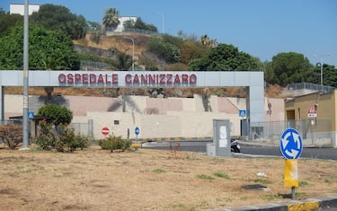 L'entrata dell'ospedale Cannizzaro di Catania, in una immagine di archivio. ANSA