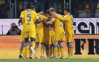 Matias Soule' of Frosinone celebrates with his teammates after scoring 1-0 goal during the Serie A soccer match between Frosinone Calcio and US Salernitana at Benito Stirpe stadium in Frosinone, Italy, 26 April 2024. ANSA/FEDERICO PROIETTI