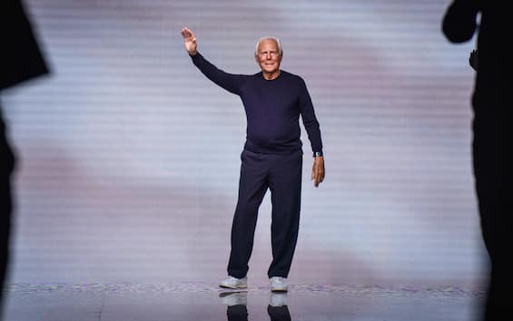 Giorgio Armani, oggi i funerali in forma privata. Negozi gruppo chiusi in tutto il mondo