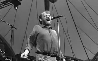 (GERMANY OUT) Cocker, Joe *20.05.1944-Saenger, GB - bei einem Konzert auf der Berliner Waldbuehne- 1987 (Photo by POP-EYE/ullstein bild via Getty Images)