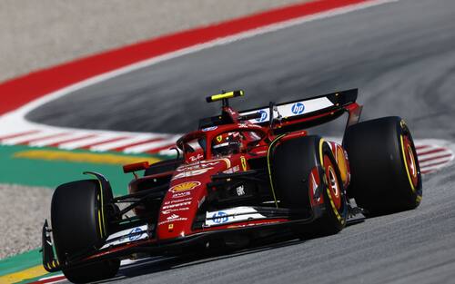 CIRCUIT DE BARCELONA-CATALUNYA, SPAIN - JUNE 21: Carlos Sainz, Ferrari SF-24 during the Spanish GP at Circuit de Barcelona-Catalunya on Friday June 21, 2024 in Barcelona, Spain. (Photo by Zak Mauger / LAT Images)