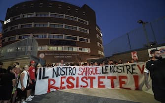 Fiaccolata a Scampia per le vittime del crollo alla vela celeste.