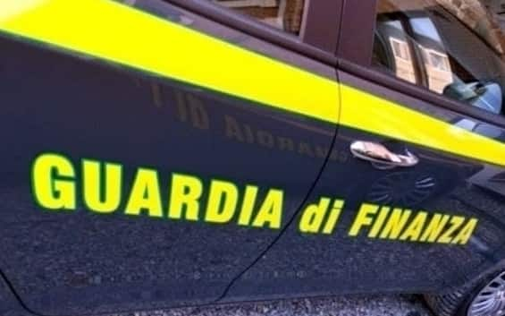 La Guardia di Finanza sequestra 540 kg di cocaina, arrestate cinque persone