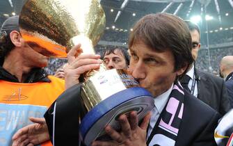 Italian head coach of Juventus FC, Antonio Conte, celebrates the victory of the Italian Serie A Championship 2011-2012 after the soccer match against Atalanta BC at Juventus stadium in Turin, Italy, 13 May 2012.
ANSA/ALESSANDRO DI MARCO