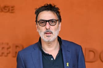 PARIS, FRANCE - JUNE 09: Yvan Attal attends the 2024 French Open at Roland Garros on June 09, 2024 in Paris, France. (Photo by Stephane Cardinale - Corbis/Corbis via Getty Images)