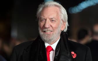 epa11426248 (FILE) - Canadian actor Donald Sutherland arrives for the UK premiere of The Hunger Games: Mockingjay - Part 2  in Leicester Square, Central London, Britain, 05 November 2015 (reissued 20 June 2024). Donald Sutherland has died aged 88 in Miami, according to his representatives.  EPA/WILL OLIVER *** Local Caption *** 52357276