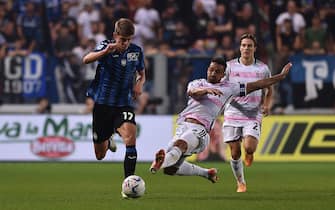 Atalanta's Charles de Ketelaere and Juventus's Danilo during the Italian Serie A soccer match Atalanta BC vs Juventus FC at the Gewiss Stadium in Bergamo, Italy, 1 October 2023.
ANSA/MICHELE MARAVIGLIA