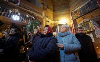 epa11044045 Ukrainians attend a Christmas Mass in a church in Pyrogovo village, near Kyiv (Kiev), Ukraine, 25 December 2023, amid the Russian invasion. Ukraine celebrates Christmas on 25 December for the first time this year, in accordance with the Western calendar. Ukrainian President Zelensky signed a law in July to move the official Christmas Day holiday to 25 December, departing from the Russian Orthodox Church tradition of celebrating on 07 January. Russian troops entered Ukraine on 24 February 2022 starting a conflict that has provoked destruction and a humanitarian crisis.  EPA/SERGEY DOLZHENKO