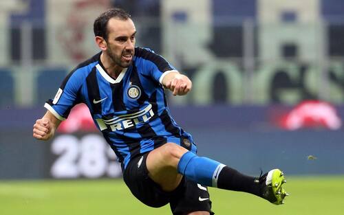 Inter's Diego Godin in action during the Italy Cup round of 16 soccer match FC Inter vs Cagliari Calcio at the Giuseppe Meazza stadium in Milan, Italy, 14 January 2020.
ANSA/MATTEO BAZZI