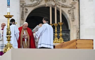 Pope Francis next to the coffin during the funeral of Pope Emeritus Benedict XVI in Saint Peter's Square, Vatican City, 5 January 2023. ANSA/RICCARDO ANTIMIANI