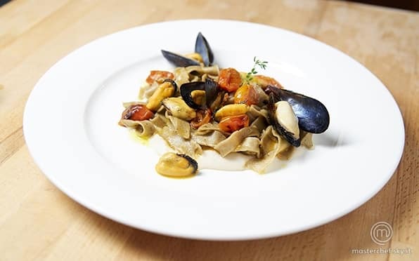 Tagliatelle di grano arso, pomodorini e cozze