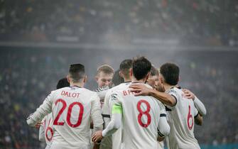 TOPSHOT - Manchester United's English midfielder #37 Kobbie Mainoo (hidden) celebrates with team mates after scoring the 0-2 goal during the UEFA Europa league football match between FC Steaua Bucharest and Manchester United, in Bucharest, Romania, on January 30, 2025. (Photo by Andrei PUNGOVSCHI / AFP)