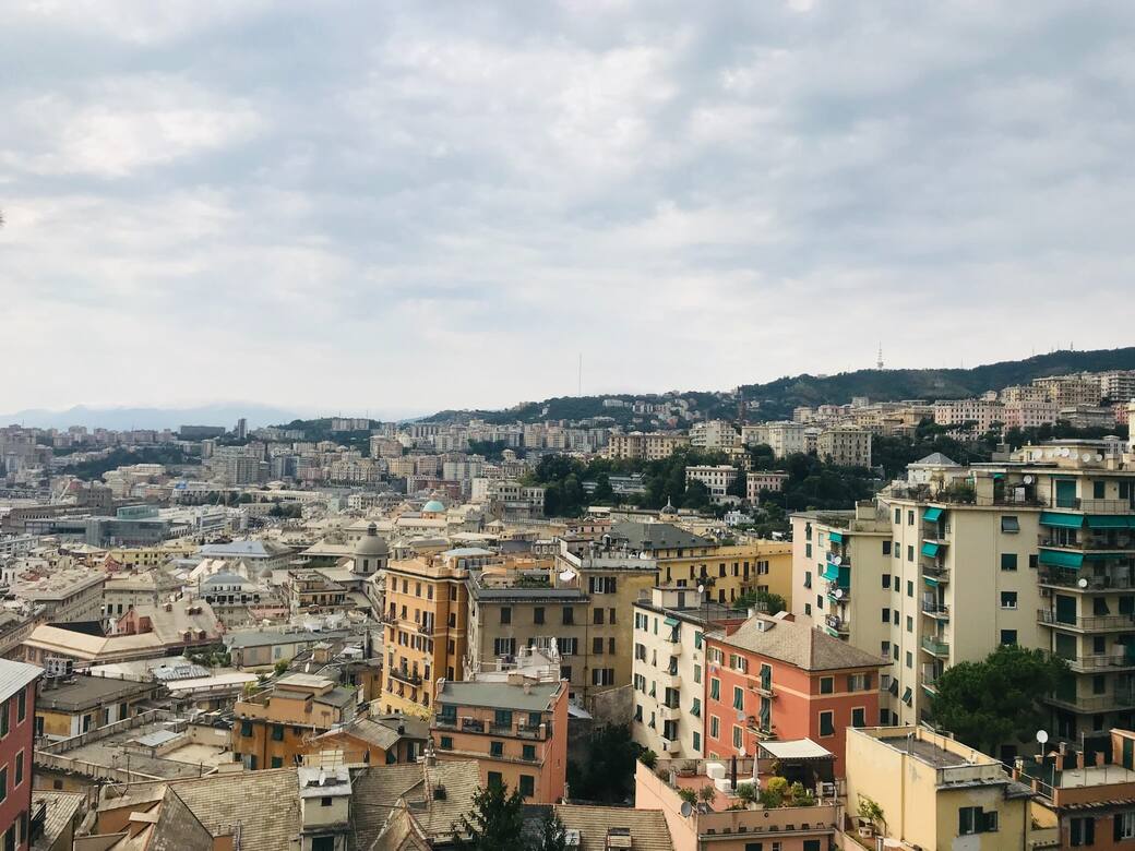 Genova._Photo_by_Zhenrui_Mei_on_Unsplash.jpg